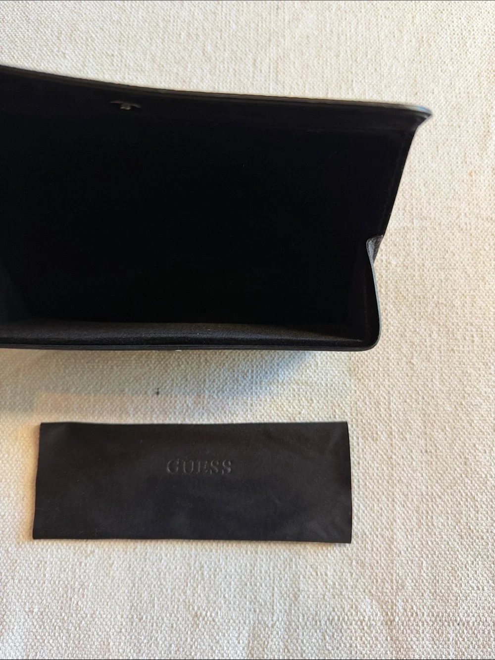 GUESS Black Faux Pebbled Leather Sunglasses Case NWOT